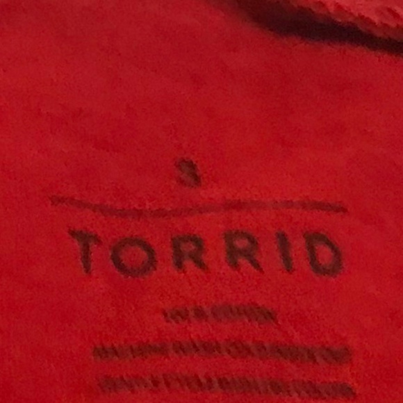 Torrid red short sleeve v-neck t-shirt with music note heart (3X) - Picture 3 of 12